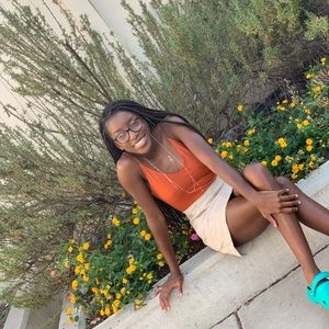 Meet your Posher, Adriaonna